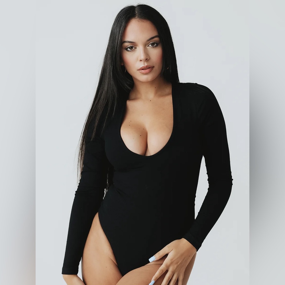 Deep V long sleeve bramisuit